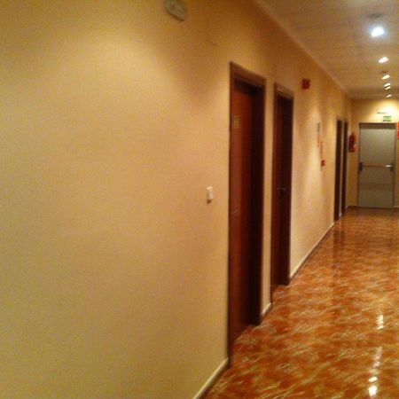 Hotel Манисес Екстериор снимка