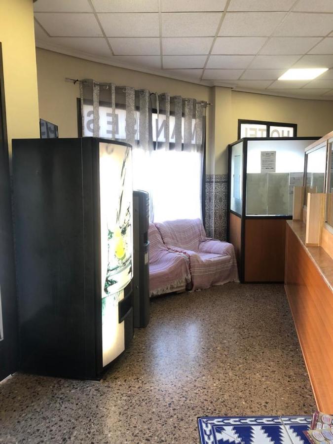 Hotel Манисес Екстериор снимка