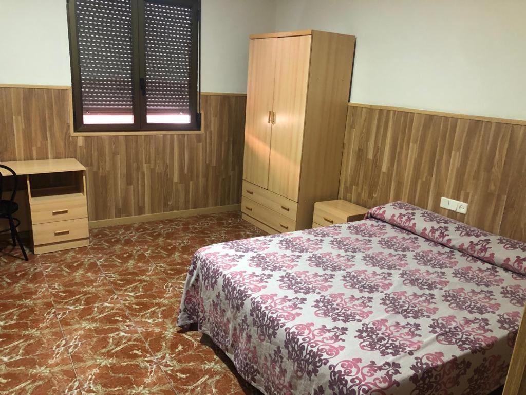 Hotel Манисес Екстериор снимка
