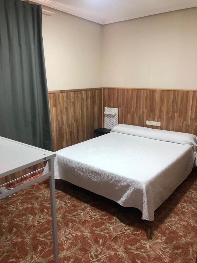 Hotel Манисес Екстериор снимка