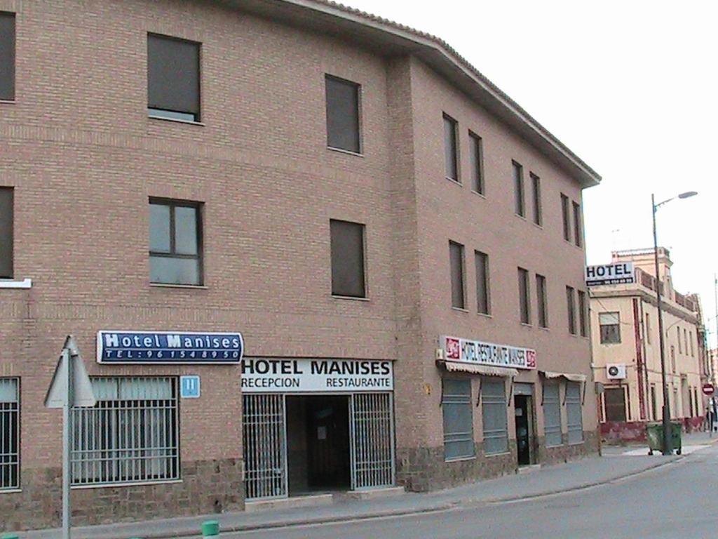 Hotel Манисес Екстериор снимка