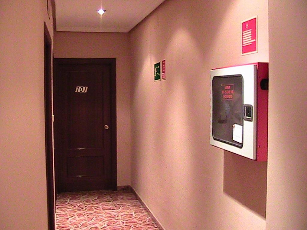 Hotel Манисес Екстериор снимка